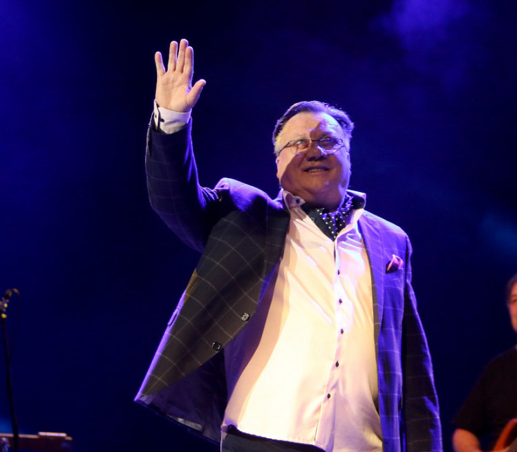 "ТАКВА ГРОМАДА ЈЕ ЗАСЛУЖИЛА": Колега Халиду посветио песму