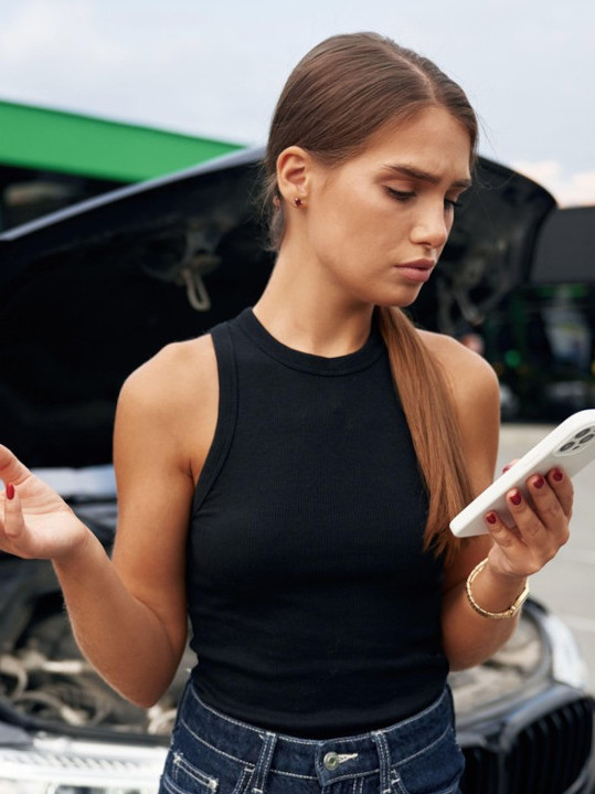 Čula pucketanje motora, odrali je 700€, a onda saznala istinu