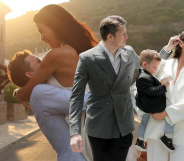 "ДРЖИШ НАС СВЕ НА ОКУПУ": Филип се јавно честитао Дејани рођ