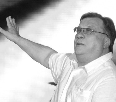 ЗАПЕВАО БОЛЕСНОЈ ЖЕНИ: Ево каква је величина био Халид