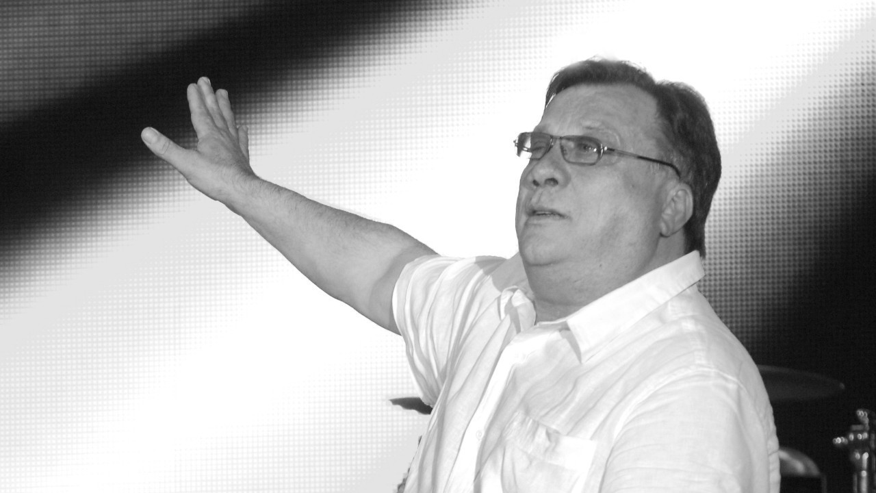 ЗАПЕВАО БОЛЕСНОЈ ЖЕНИ: Ево каква је величина био Халид