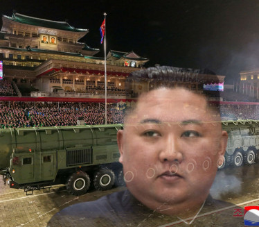 "NAJMOĆNIJA" DŽong Un na paradi prikazao nuklearnu raketu
