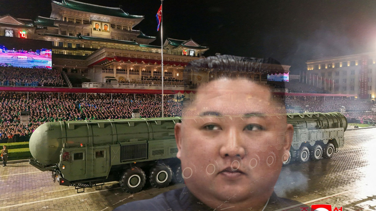 "NAJMOĆNIJA" DŽong Un na paradi prikazao nuklearnu raketu