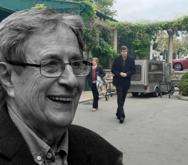 ISPRAĆAJ VELIKANA: Šotrin sin prvi stigao na očevu kremaciju