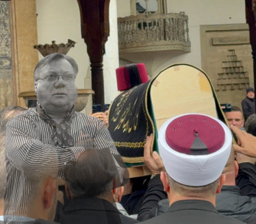 ЏЕНАЗА ХАЛИДУ: Ковчег са телом певача донет у Бегову џамију