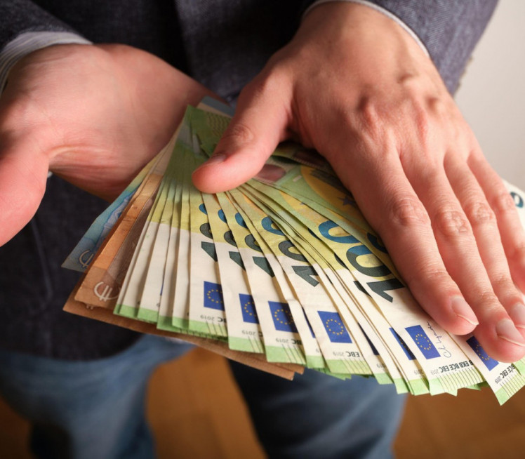 EVO GDE STAVITI NOVČANICU: Kako da se novac zadrži u kući?