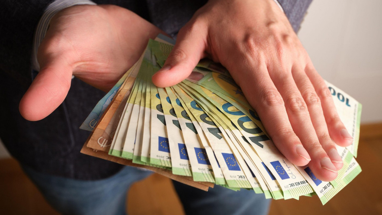 ЕВО ГДЕ СТАВИТИ НОВЧАНИЦУ: Како да се новац задржи у кући?