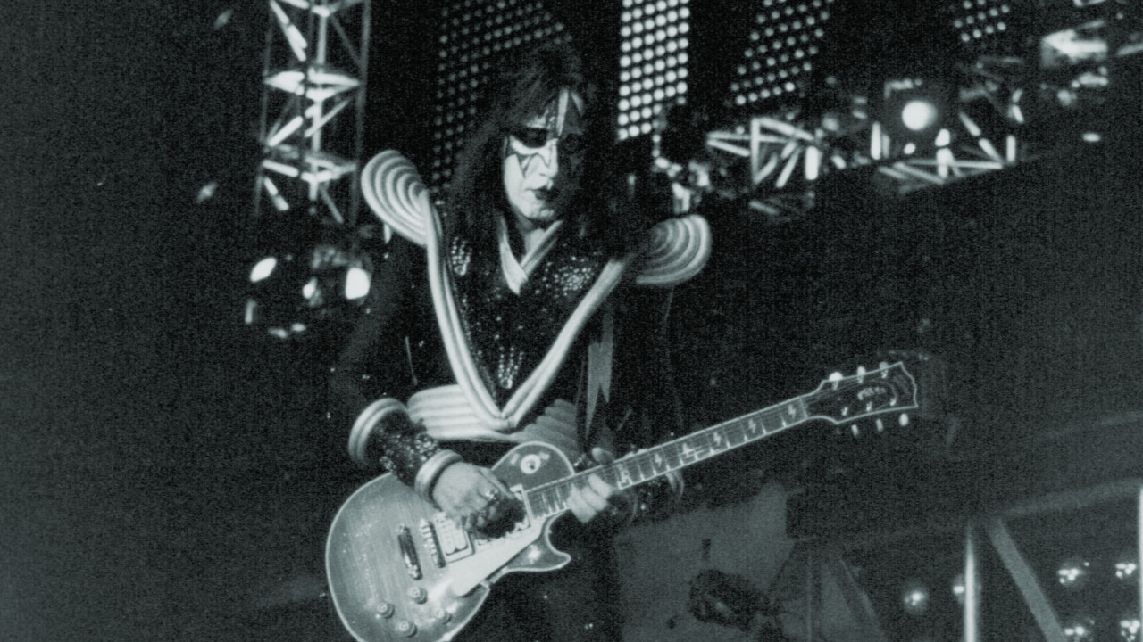 STRAŠAN KRAJ LEGENDE Preminuo Ejs Frejli gitarista grupe Kis