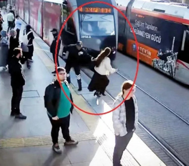 ДА СЕ НАЈЕЖИШ: Била на секунд од смрти - херој је спасио