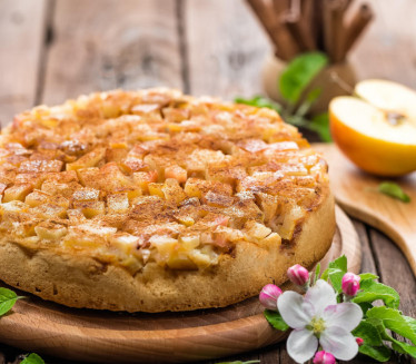 BRZINSKI KOLAČ OD JABUKA: Pečenje kora pada u zaborav