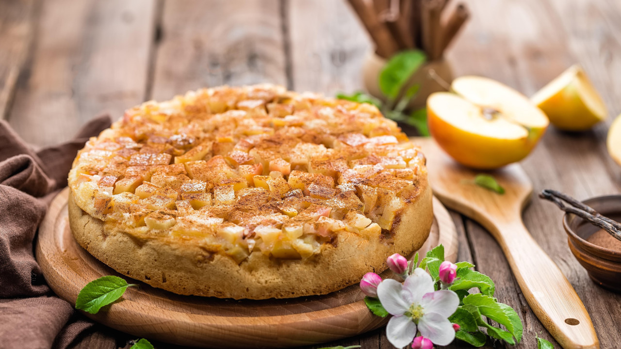 БРЗИНСКИ КОЛАЧ ОД ЈАБУКА: Печење кора пада у заборав