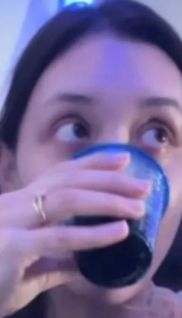 "ИМАМО ПОСЕБНОГ ГОСТА": Супруга пилота ПОСТАЛА ВИРАЛНА