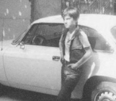 Prepoznajete li jednog od NAJPOPULARNIJIH pevača u Srbiji?