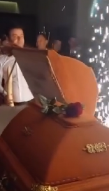 SANDRUK, VATROMET, GLOGOV KOLAC Neobična proslava u Paraćinu