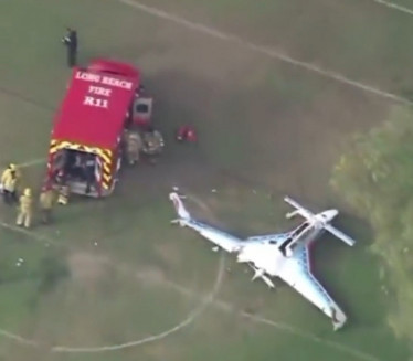 AVION PREGAZIO ŽENU: Prinudno sleteo na fudbalski teren