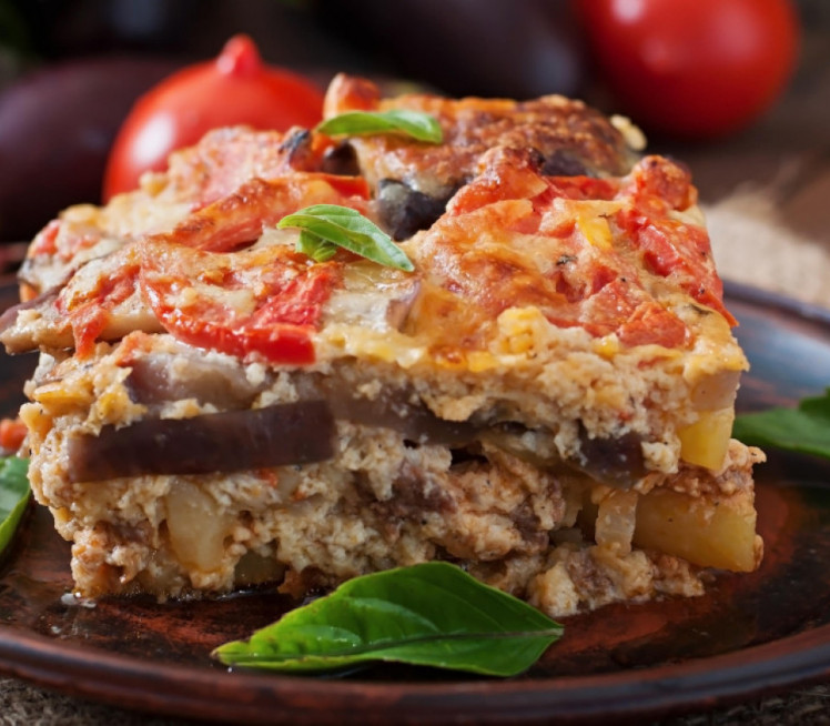 ПИЛЕЋА МУСАКА: Мирише комшилук, сви би да дођу на ручак!