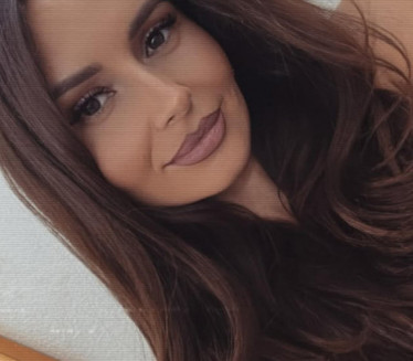 "МОЈ РАЗЛОГ И МОЈ МИР": Породила се певачица, крила трудноћу