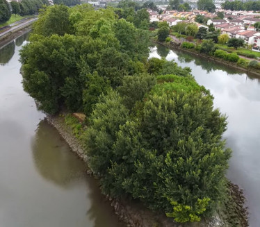 Ово острво два пута годишње - МЕЊА ДРЖАВУ