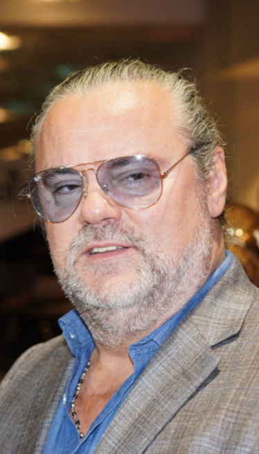 "SVI SE DROGIRAJU OSIM MENE!" Pevač oštro o kolegama