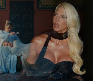 "PISANA ZA DIVNU": Pesmu posvećenu JK otpevala OVA pevačica