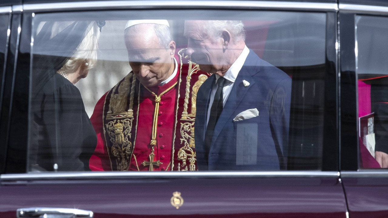 СВИ СЕ СМЕЈАЛИ У ВАТИКАНУ: Чули ШТА је Краљ Чарлс рекао