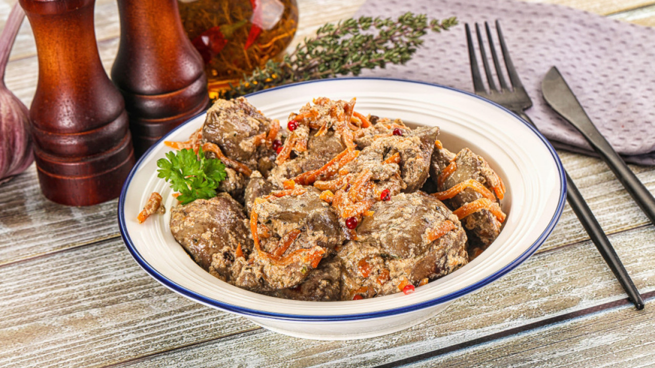 PUNA GVOŽĐA: Preukusna džigerica sa paradajzom