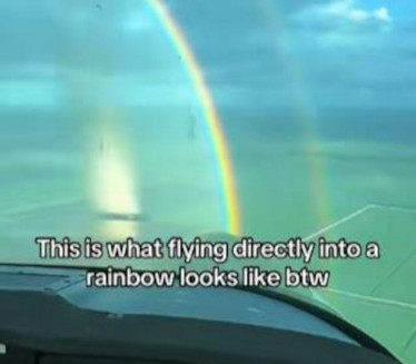 PILOT SNIMIO Leteo pravo kroz dugu, avion kao da je presekao