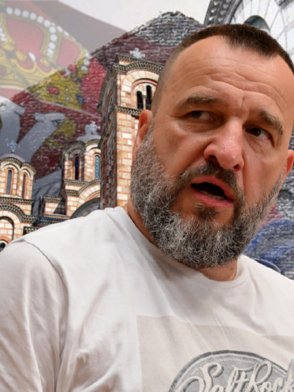 JEZDIĆ ODBIO DA PRODA IMANJE: "Biznis s rakijom ceta"