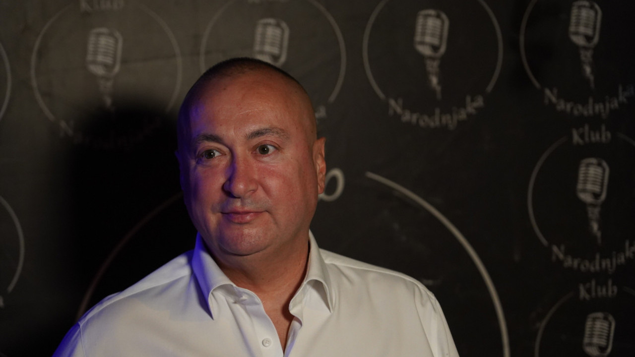 ĐANI DONEO KARLEUŠI POKLON OD 62 EVRA!