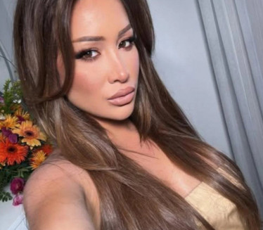 ЗАКУЦАЛА СЕ У РЕД АУТОМОБИЛА: Певачица имала ланчани удес