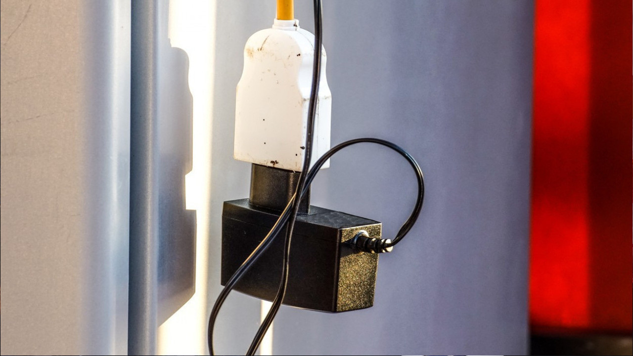 Dečak (9) se zapalio tokom spavanja: Punjač eksplodirao