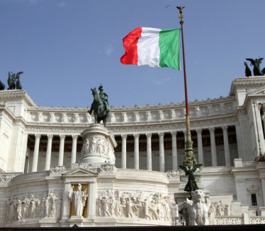 УРУШИО СЕ ЈЕДАН ОД СИМБОЛА РИМА: Више људи под рушевинама