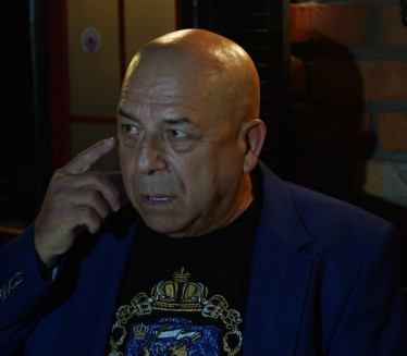 HASAN BESAN, NAPALI MU SINA: "To smeće na mog Mikija..."