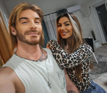 RAZVEO SE PRE OSAM GODINA: Pevač sada čeka prvo dete