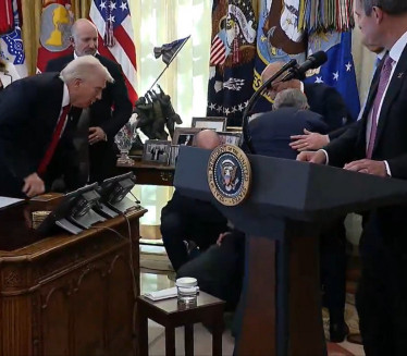 INCIDENT: Šef farmaceutske kuće pao u nesvest pred Trampom