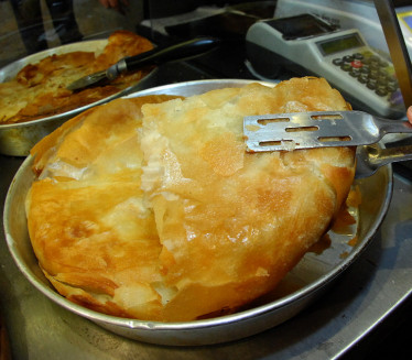 ПОСНИ БУРЕК СА СИРОМ Идеалан за доручак, топи се у устима