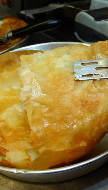 POSNI BUREK SA SIROM Idealan za doručak, topi se u ustima
