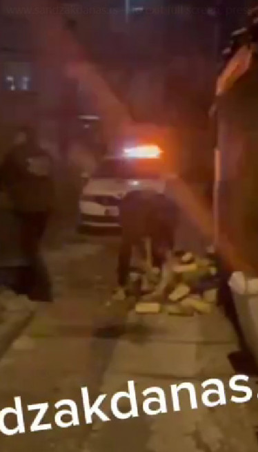 ГАНУЛИ СРБ Комуналци у Пазару наишли на блокирану улицу