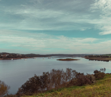 Потопили цело село да би направили језеро - десило се чудо!