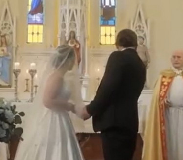 ŠOU! Mlada prekinula sveštenika usred venčanja (VIDEO)
