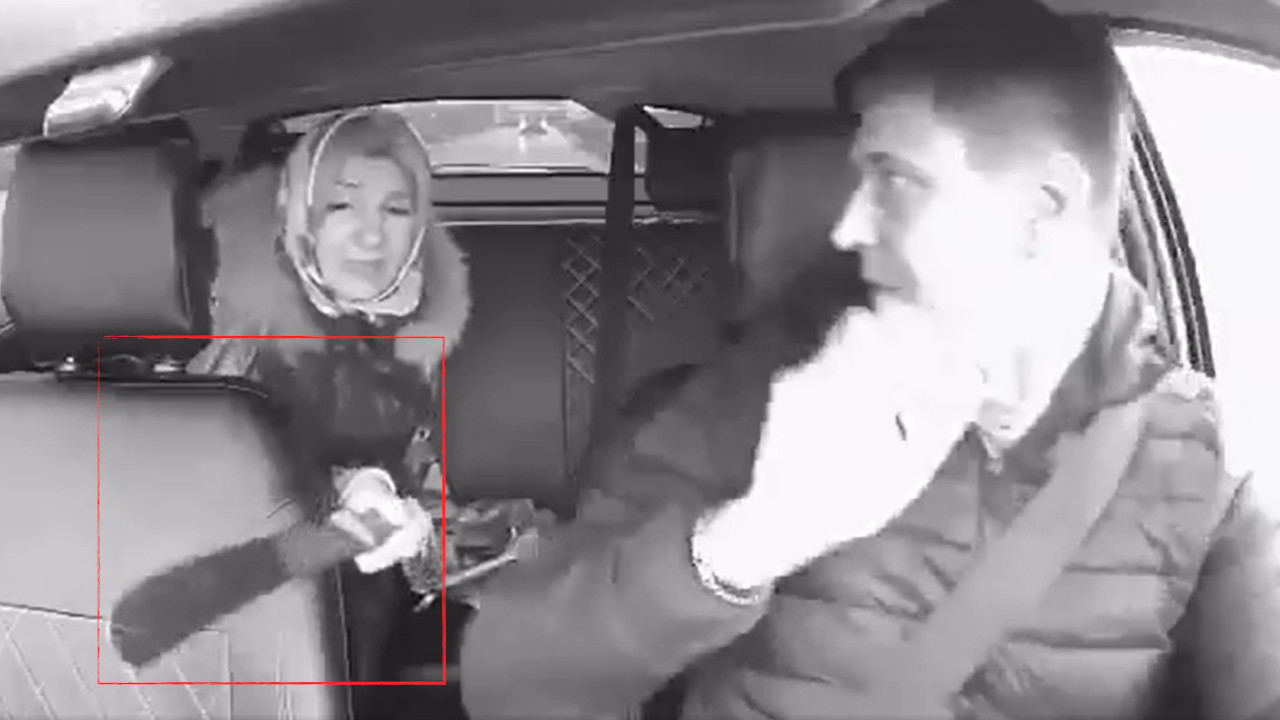 U TAKSIJU PRETILA MAČETOM ZBOG PESME: "Ne volim ovu muziku!"