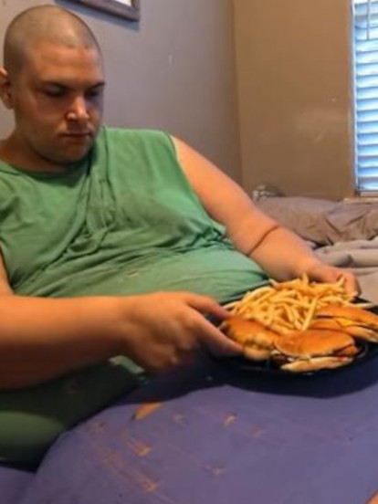 SMRŠAO 300 KILOGRAMA: Devojka ga ostavila kada je imao 408KG