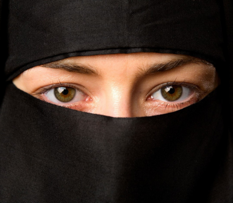 Šta nose žene muslimanske veroispovesti ispod odeće - burke?