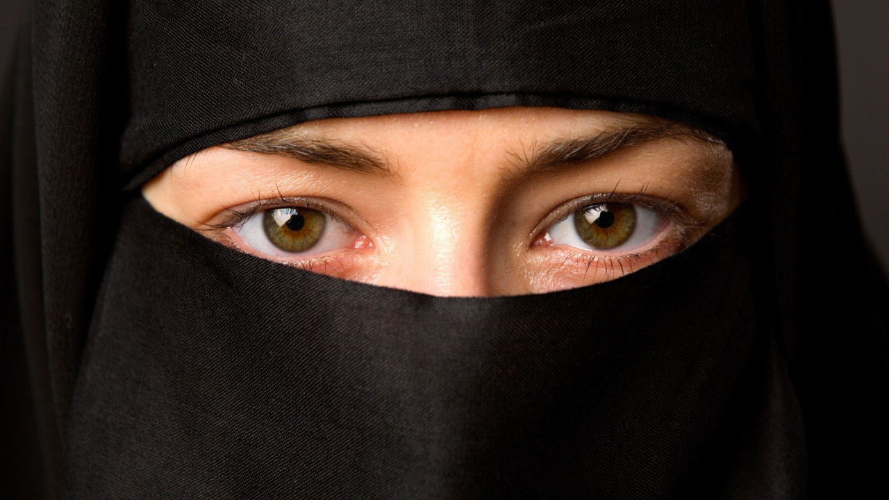 Šta nose žene muslimanske veroispovesti ispod odeće - burke?
