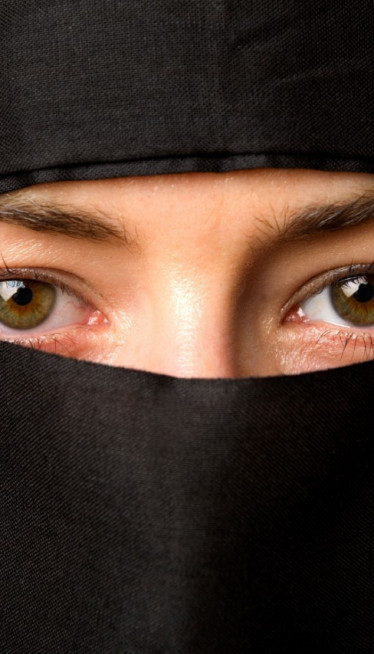 Шта носе жене муслиманске вероисповести испод одеће - бурке?