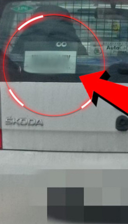 BEZOBRAZNO ILI DUHOVITO? Poruka na autu podelila internet