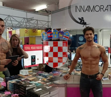 ŠOK NA SAJMU KNJIGA U ZAGREBU: Goli muškarci na štandu