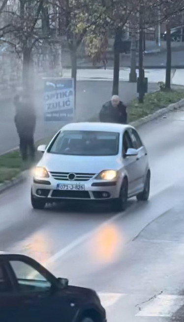 VIDEO Pljačkaši zlatare u BiH izbacili mrtvog druga iz auta?