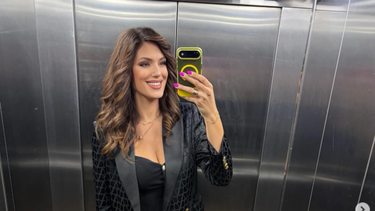 Минић Нине Радуловић, црне чарапе и леопард дезен (ФОТО)