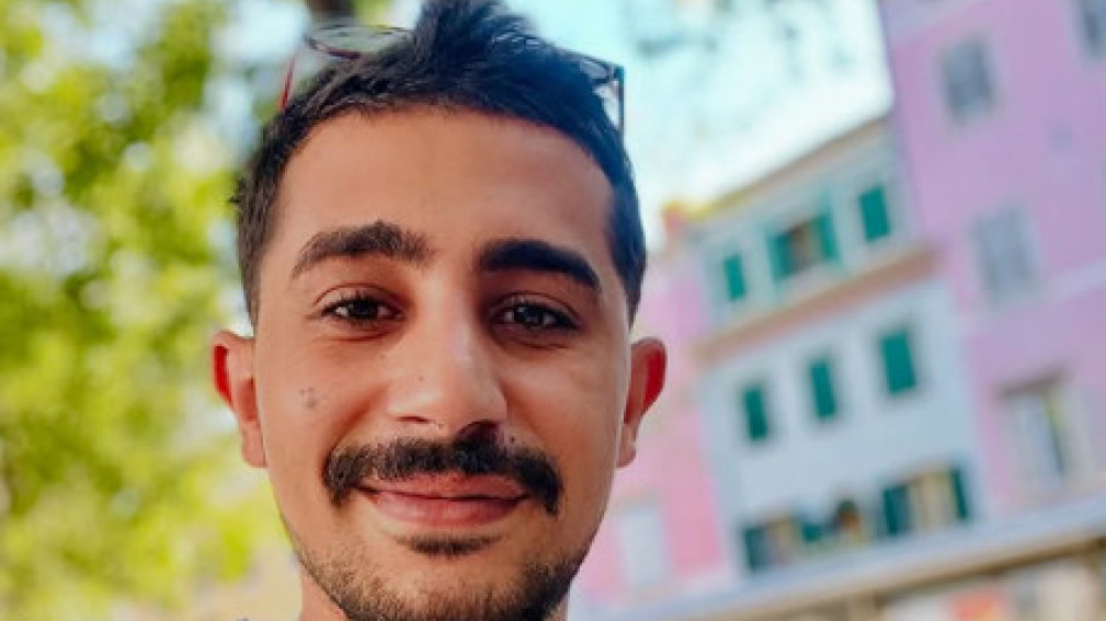 КАО ДЕЧАК ПРОСИО НА УЛИЦИ Сада је објавио фотку са супругом